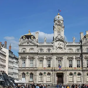 https://appartement-place-des-terreaux.hotels-rhonealpes.com